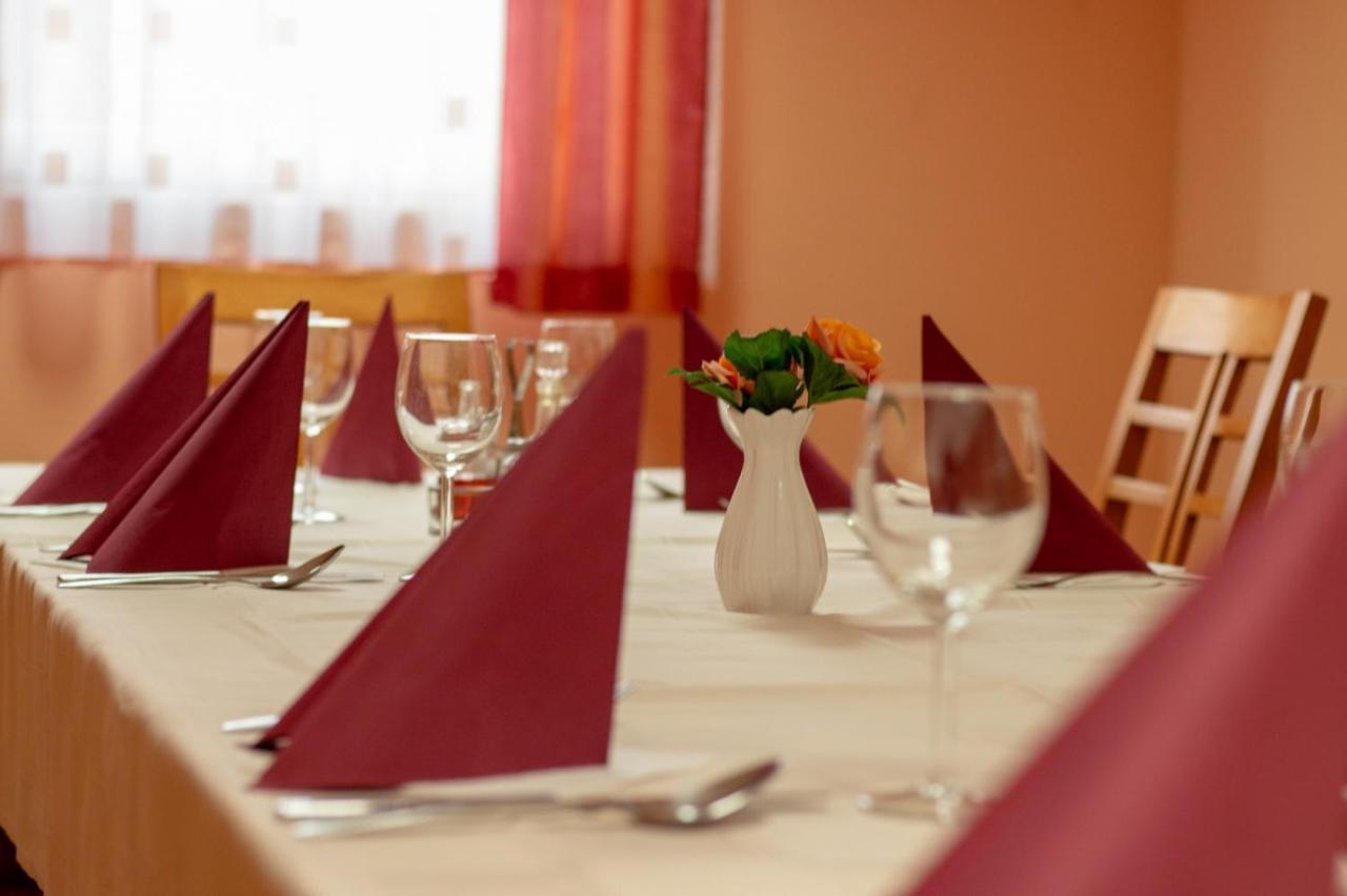 Hisa Izabela Hotel Muta Ngoại thất bức ảnh